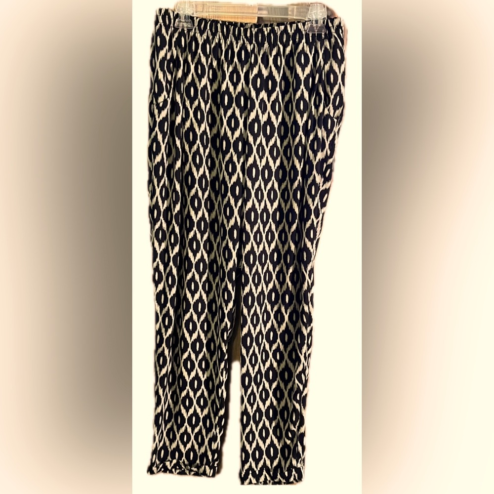 Bobeau loose pants, elastic waist, pockets, tapered cuffed legs, casual comfort